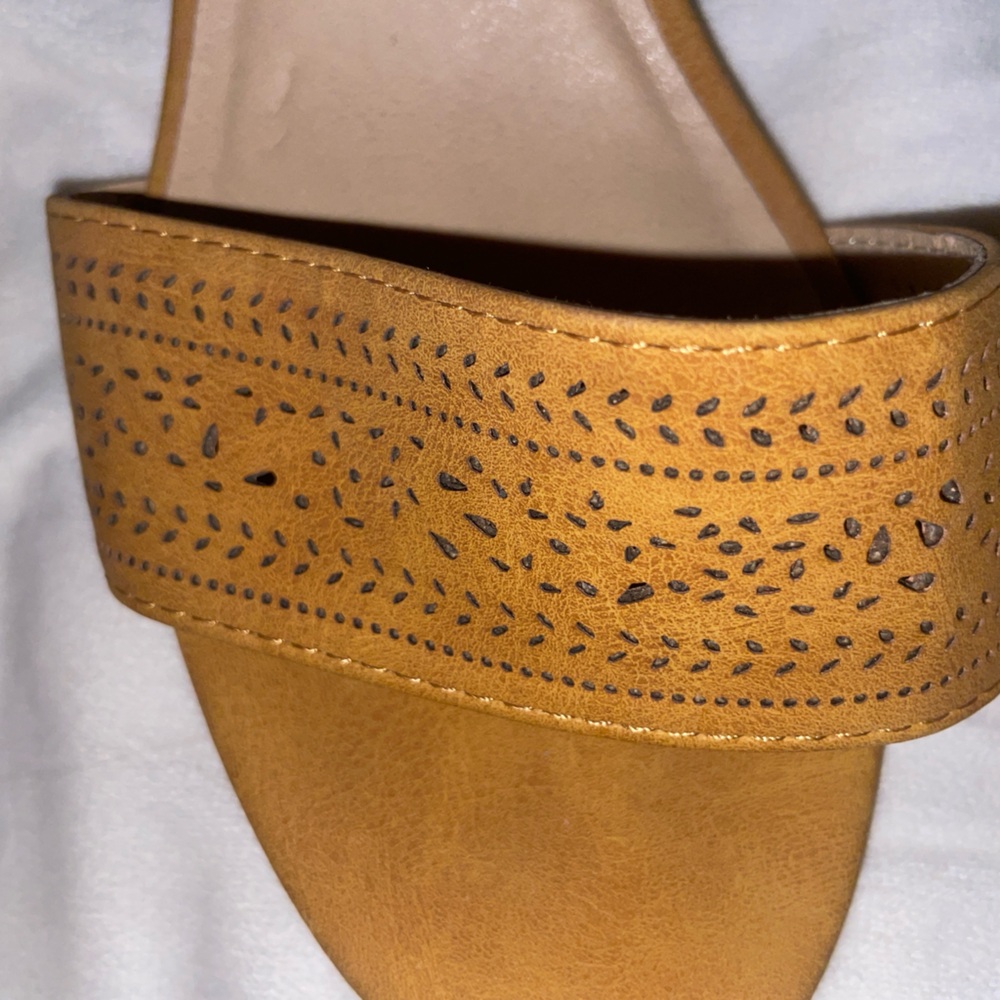Open Toed Tan Heels - Picture 4 of 5
